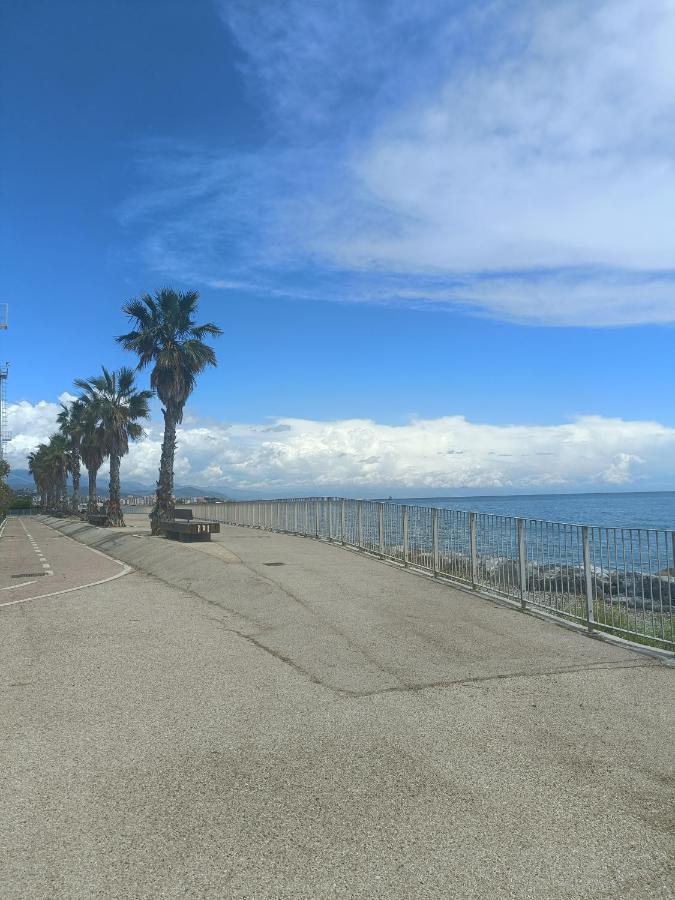 Casa Vacanze Via Nizza 57 Zinola-Wifi Savona Dış mekan fotoğraf